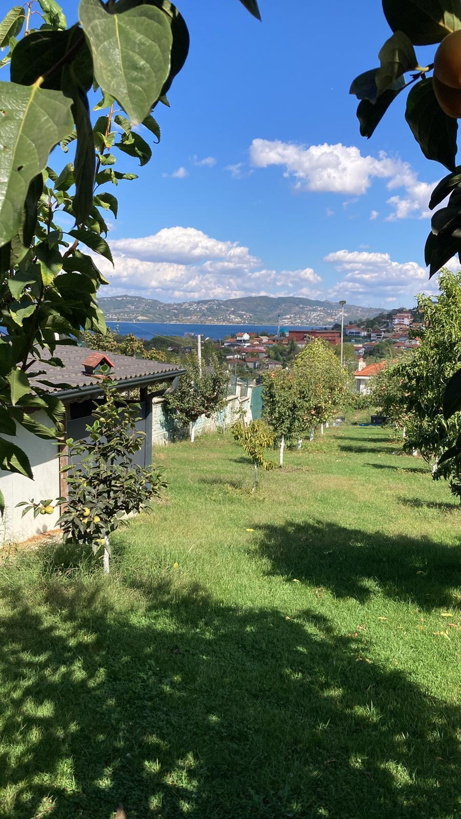 Göl manzaralı müstakil villa — fotoğraf 1