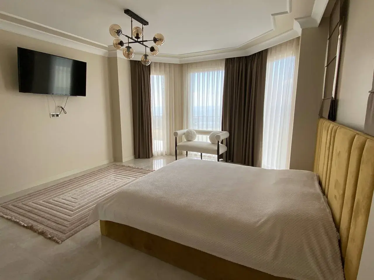Dibektaş Mevkiinde Göl Manzaralı Müstakil Site İçerisinde Havuzlu Villa — fotoğraf 1